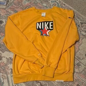 Nike Standard Issue Men's Dry-Fit Crewneck
